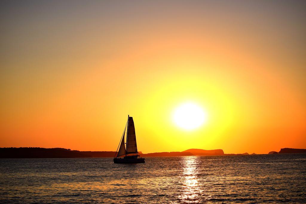 Hostal Horizonte San Antonio  Exterior photo Sunset over the Gulf of Naples